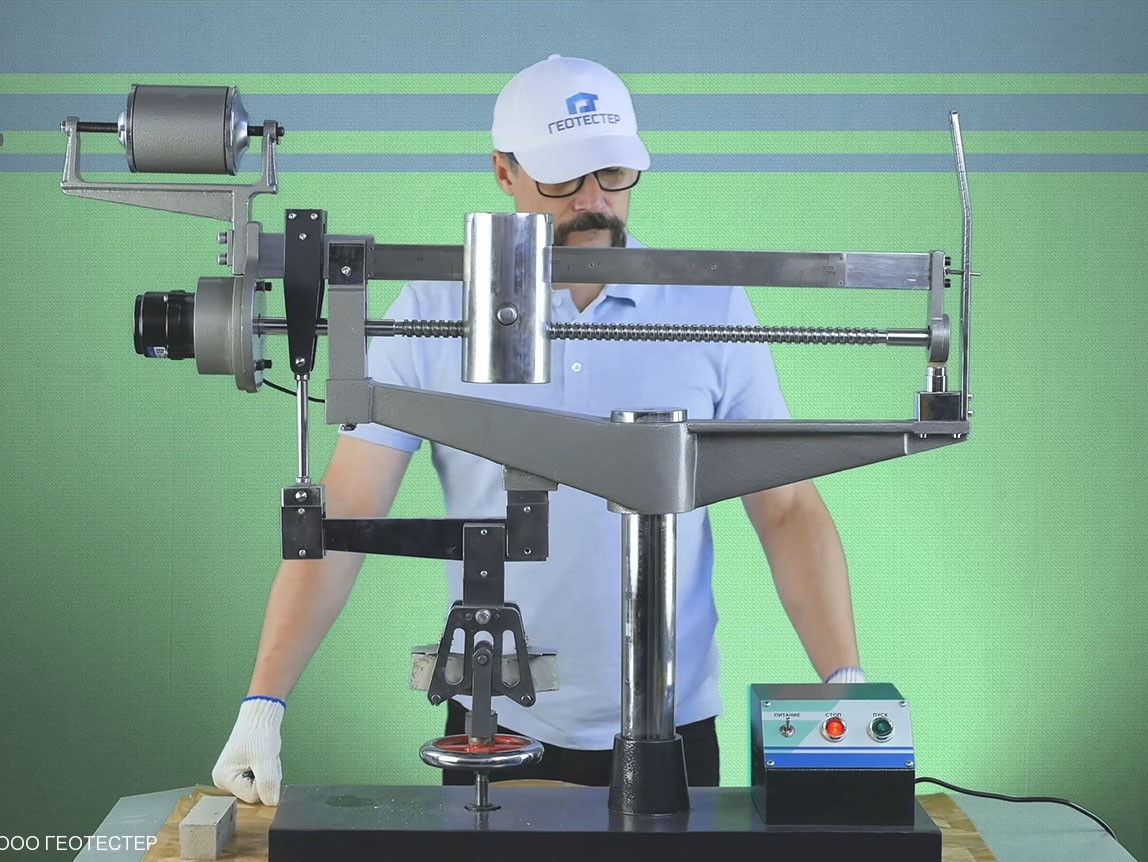 Машина испытательная на изгиб цементных образцов МИИ-Ц